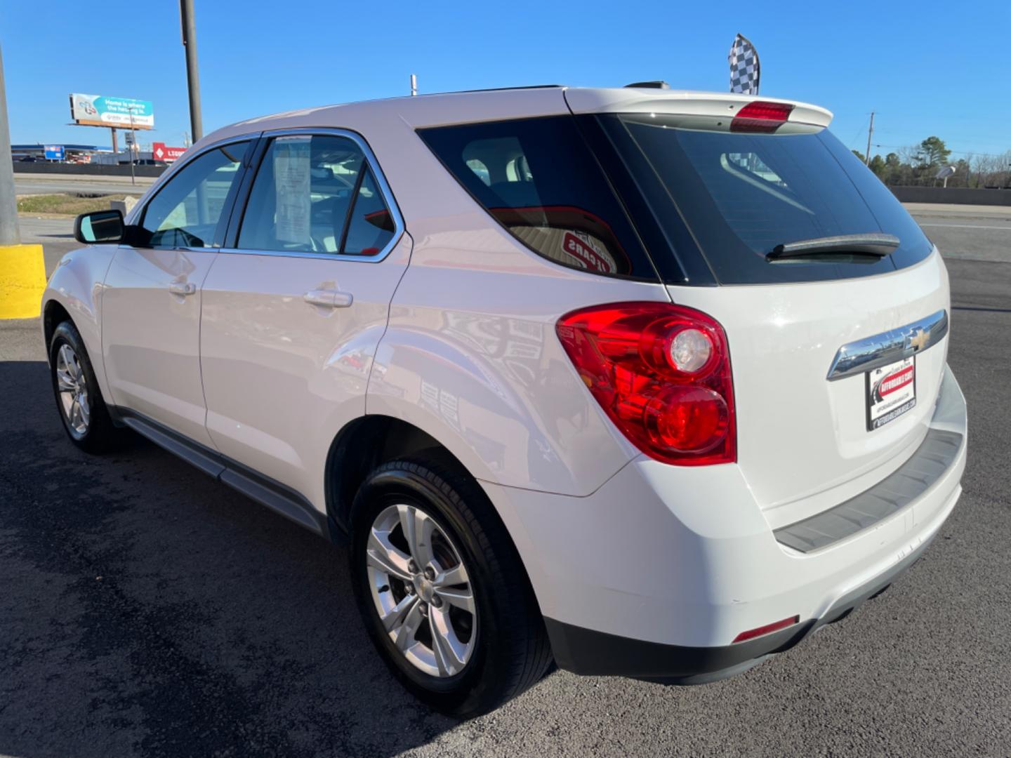 2015 White Chevrolet Equinox (1GNALAEK2FZ) with an 4-Cyl, 2.4 Liter engine, Automatic, 6-Spd transmission, located at 8008 Warden Rd, Sherwood, AR, 72120, (501) 801-6100, 34.830078, -92.186684 - Photo#5